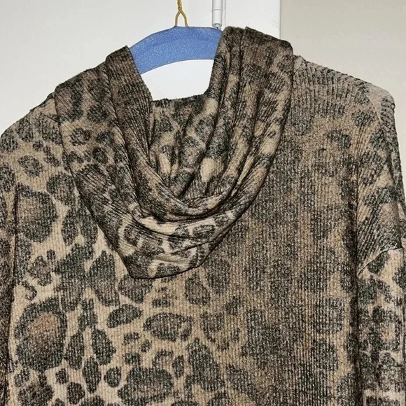 LNA cheetah print hooded sweater size XS - Picture 6 of 7